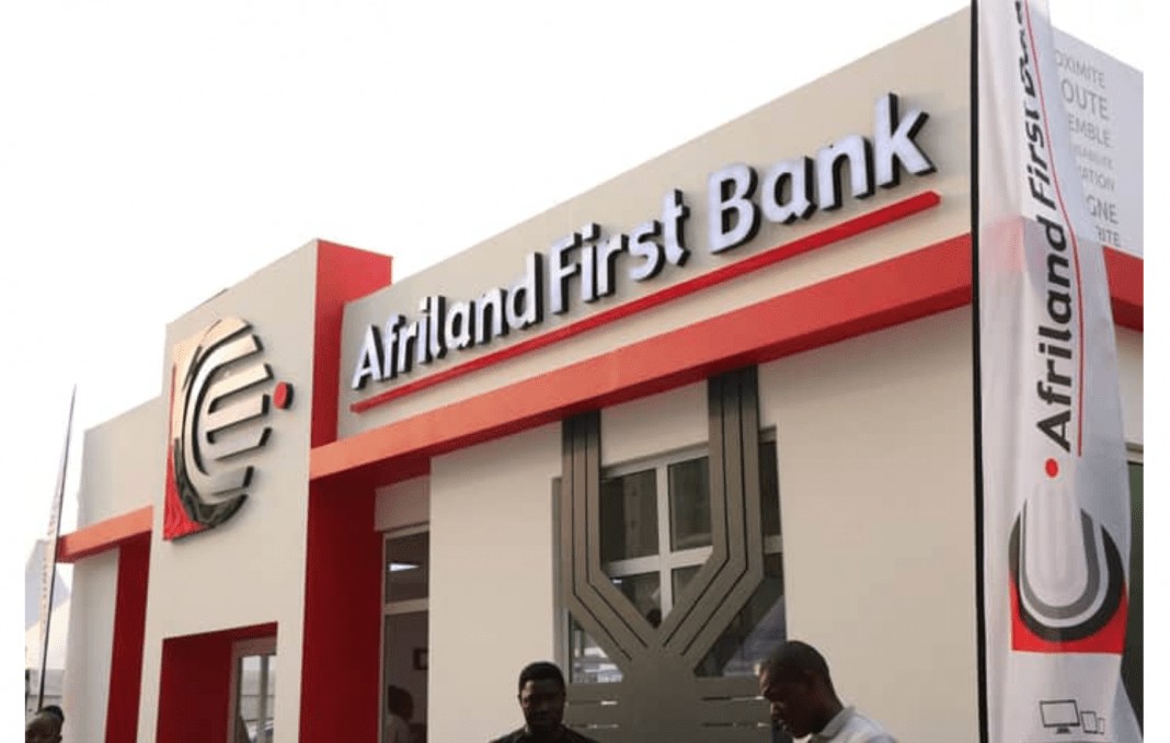 Afriland First Bank : Le coût des cartes bancaires est-il une « arnaque » ou une réalité tarifaire ?